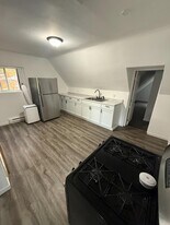 1359 Oakes St in Marinette, WI - Building Photo