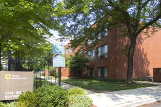 Center Court Gardens in Chicago, IL - Foto de edificio - Building Photo