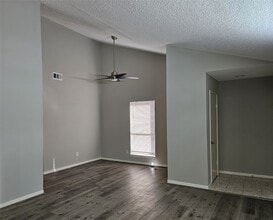 7887 Kendalia Dr in Houston, TX - Building Photo - Building Photo