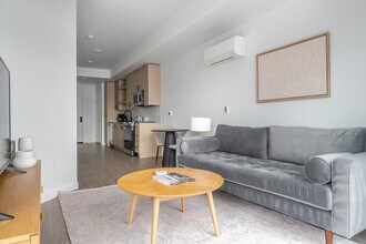 17645 NE 69th Ct in Redmond, WA - Building Photo - Building Photo