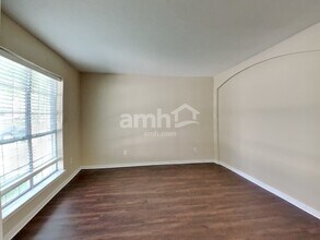 201 Mammoth Springs Ln in Dickinson, TX - Foto de edificio - Building Photo
