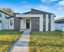 3850 2nd Ave N, Unit 211 in St. Petersburg, FL - Building Photo