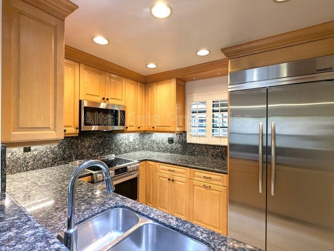 8850 Villa La Jolla Dr in San Diego, CA - Building Photo - Building Photo