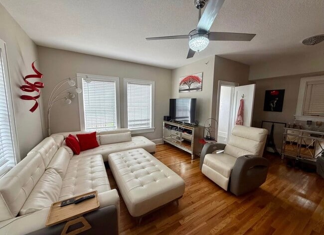 210 22nd Ave NE, Unit 2 in St. Petersburg, FL - Building Photo - Building Photo