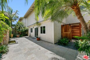 6515 Dume Dr in Malibu, CA - Building Photo
