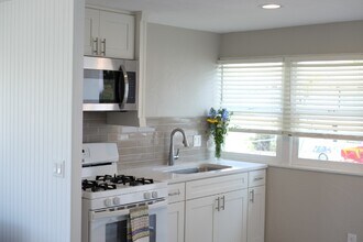 2382 Ocean St in Carlsbad, CA - Building Photo - Building Photo