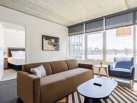 1550 NW Naito Pkwy in Portland, OR - Building Photo