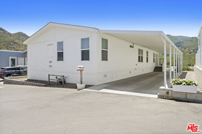 30473 Mulholland Hwy in Agoura Hills, CA - Building Photo - Building Photo