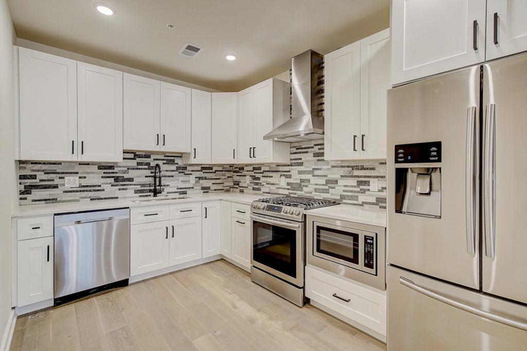 728 S 10th St in Philadelphia, PA - Building Photo
