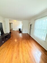 1775 Kelton Ave, Unit Like a Small House in Los Angeles, CA - Foto de edificio - Building Photo