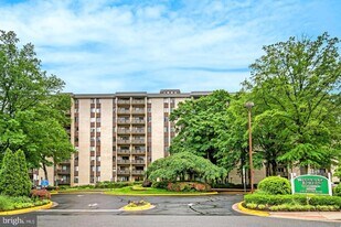 6001 Arlington Blvd, Unit 503 in Falls Church, VA - Building Photo