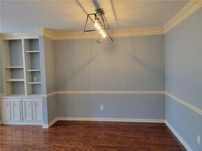 876 Lenox Oaks Cir NE in Atlanta, GA - Building Photo - Building Photo