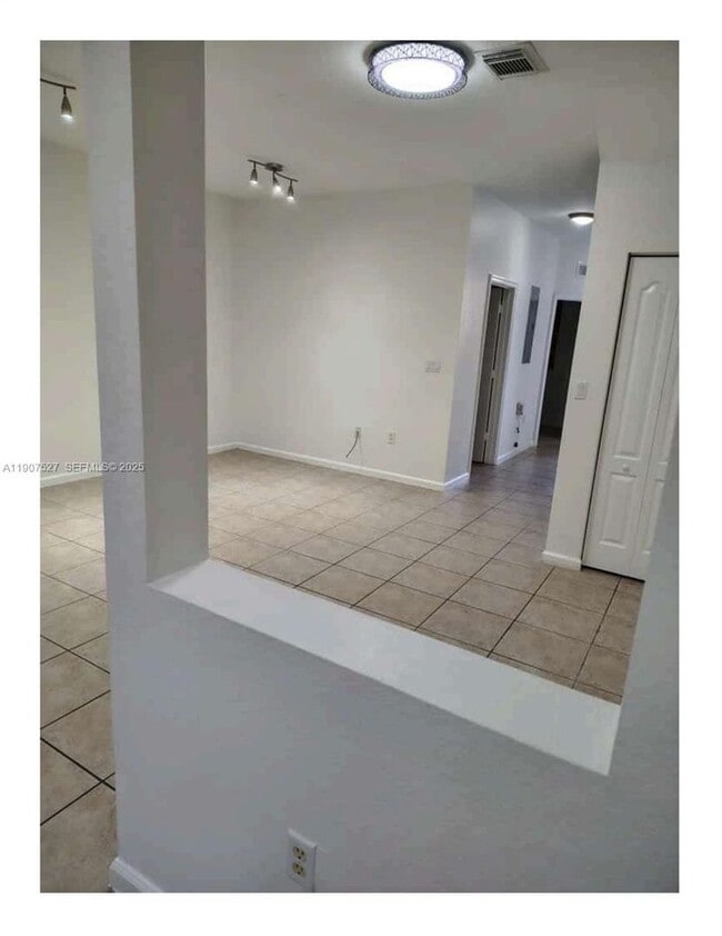 21207 NW 14th Pl in Miami Gardens, FL - Building Photo - Building Photo