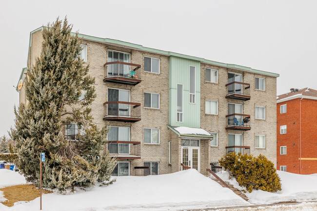 1345 De La Concorde Boul O in Laval, QC - Building Photo - Primary Photo
