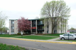 Eden Park Apartments in Brooklyn Park, MN - Building Photo
