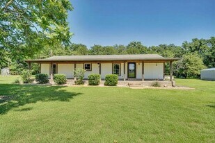 5425 County Rd 319 in Alvarado, TX - Building Photo