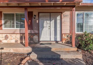 7102 Richland Way in Stockton, CA - Building Photo - Building Photo
