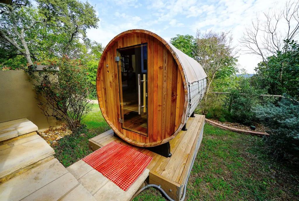 3711 Highland Dr in Austin, TX - Building Photo