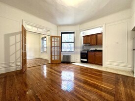 45 Tiemann Pl, Unit 5N in New York, NY - Building Photo