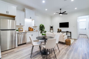 Trinity Villas in Lafayette, LA - Building Photo