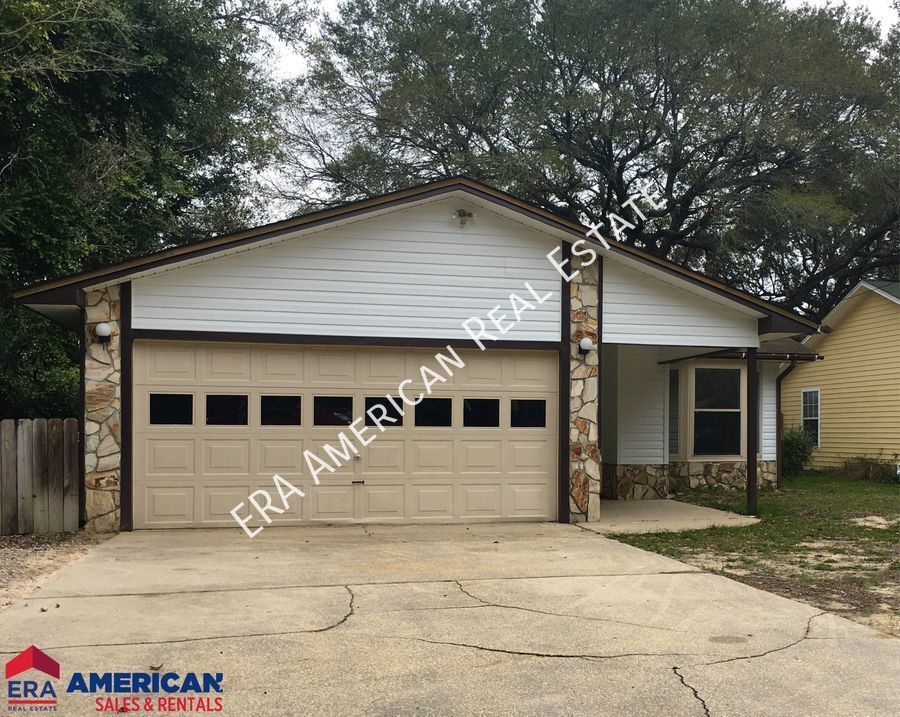 1921 Quince Ave in Niceville, FL - Building Photo