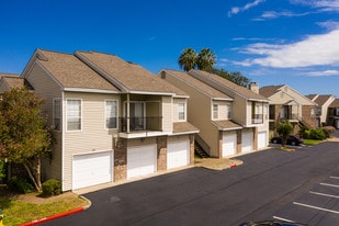 Summer House Apartment Homes in Corpus Christi, TX - Building Photo