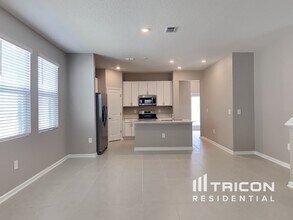 745 Honeyrock St in Debary, FL - Foto de edificio - Building Photo
