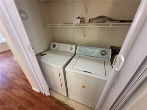 5290 Panguitch Dr in Las Vegas, NV - Building Photo - Building Photo