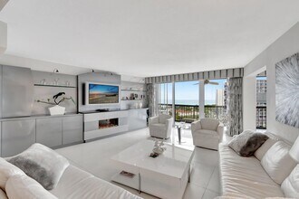 4740 S Ocean Blvd in Boca Raton, FL - Building Photo - Building Photo