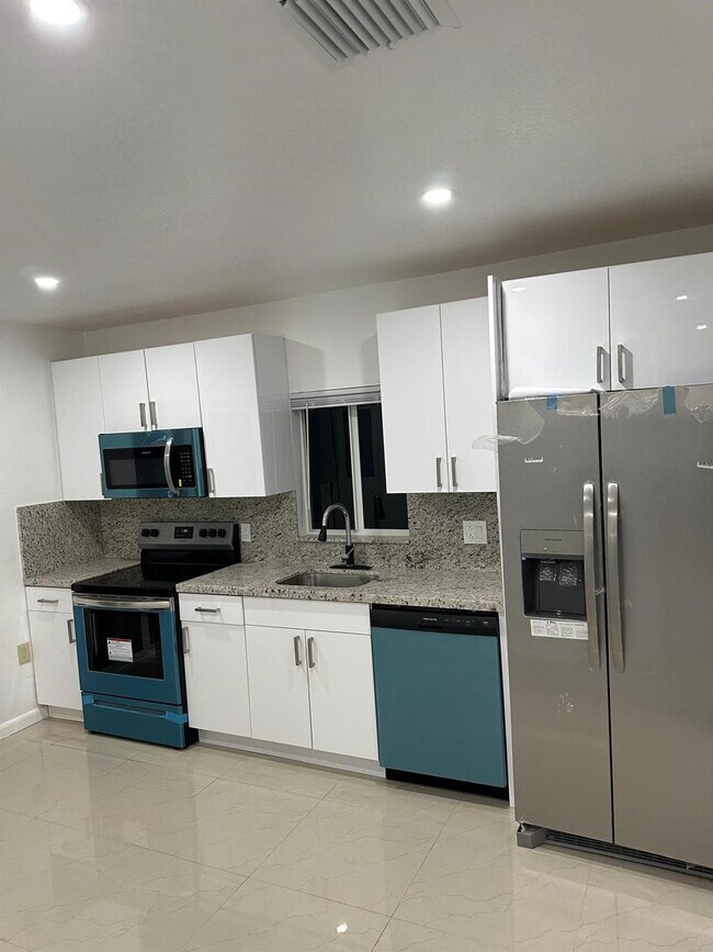 6100 SW 35th St in Miramar, FL - Building Photo - Building Photo