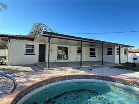 9 N Aurora Ave in Clearwater, FL - Building Photo