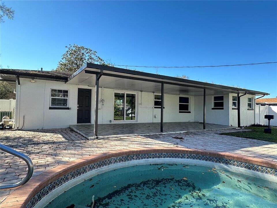 9 N Aurora Ave in Clearwater, FL - Building Photo