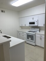 12364 Carmel Country Rd in San Diego, CA - Building Photo