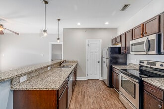 Cornerstone Columns in Lynchburg, VA - Foto de edificio - Interior Photo
