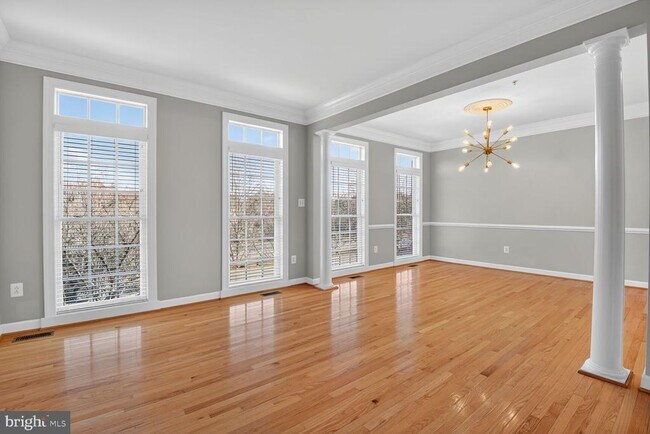 property at 6 Sharpstead Ln