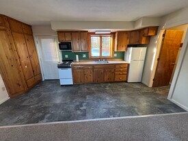 1268 Meadow Rd in Bowdoin, ME - Building Photo