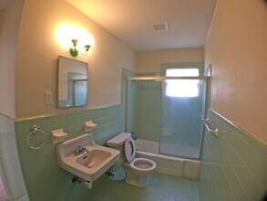 1804 N Broadway St in McAllen, TX - Building Photo - Building Photo
