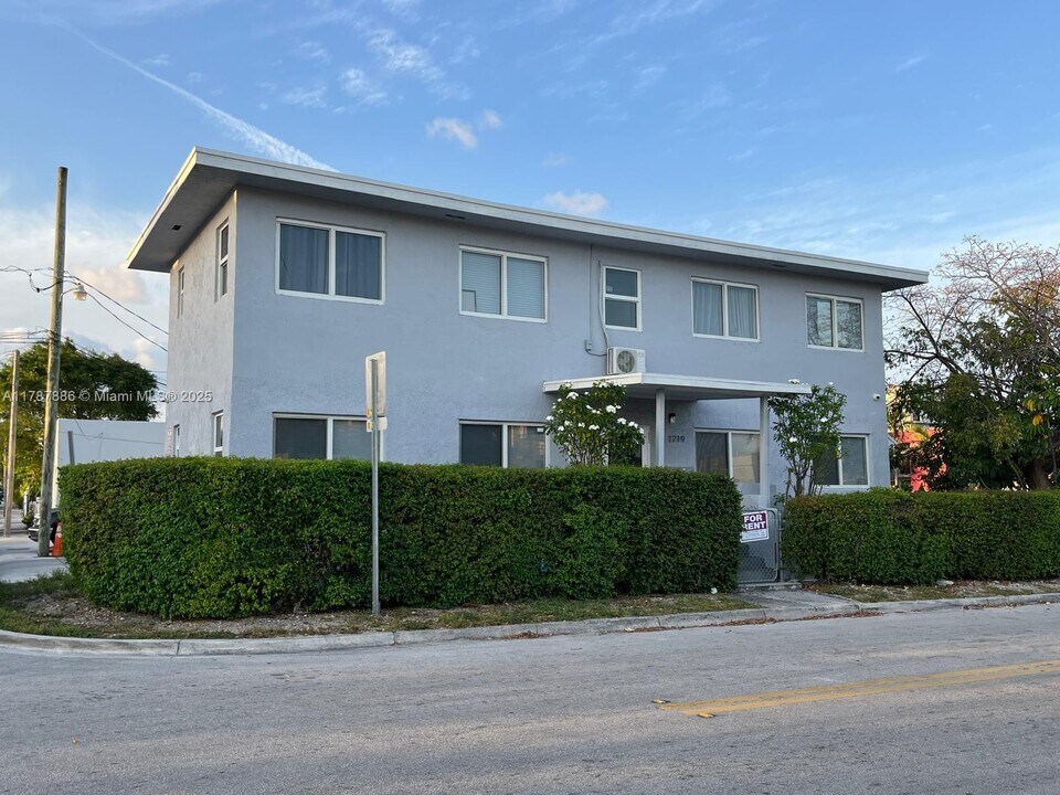 1719 NW 1st St in Miami, FL - Building Photo