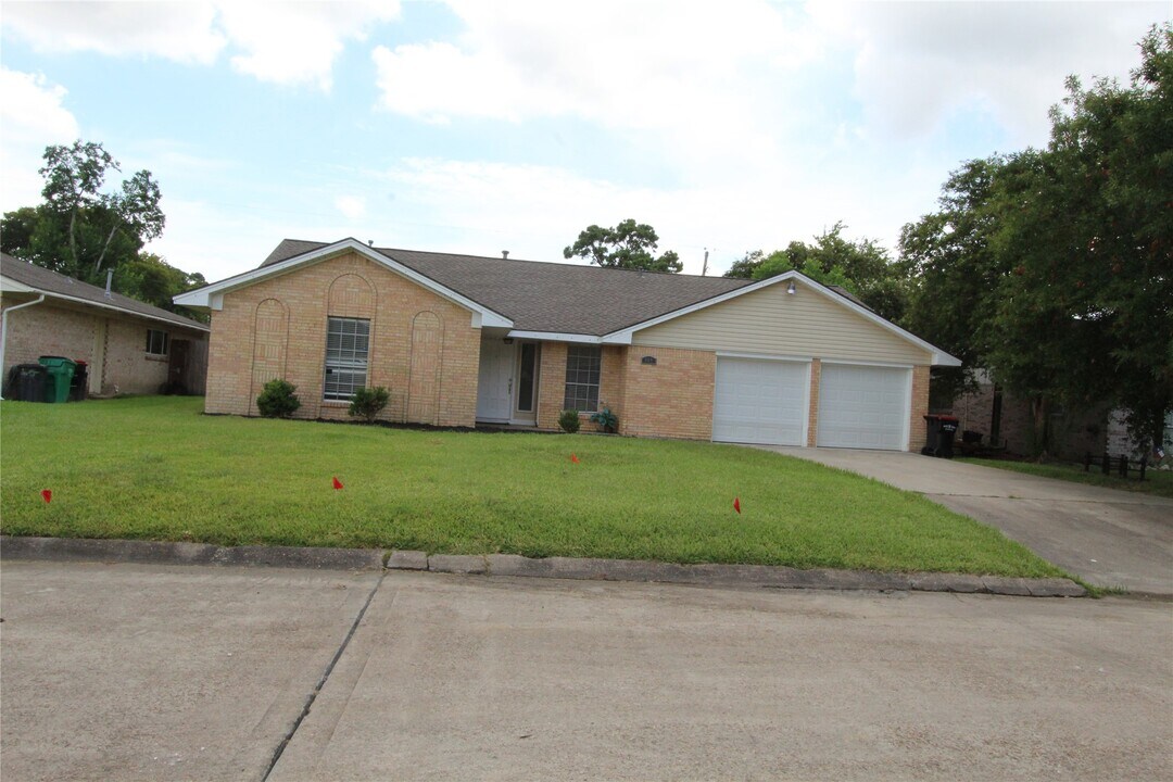 409 Riverbend St in Baytown, TX - Foto de edificio