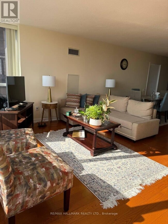 33 Sheppard Ave E in Toronto, ON - Building Photo - Building Photo