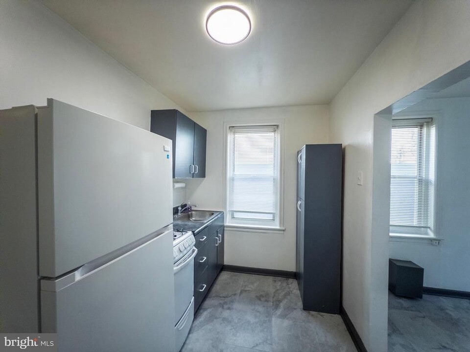 903 Belmont Ave in Philadelphia, PA - Building Photo