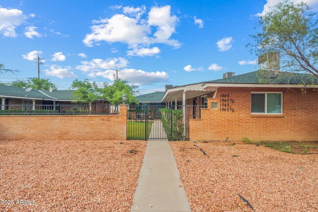property at 1940 W Amelia Ave