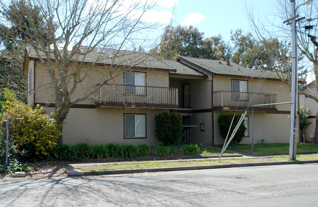 4966 School in Santa Rosa, CA - Building Photo