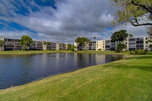 6585 Kensington Ln in Delray Beach, FL - Building Photo