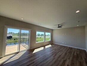 1586 S King's Grv Ave in West Des Moines, IA - Building Photo - Building Photo