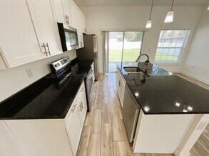 1025 37th St in Orlando, FL - Building Photo - Building Photo