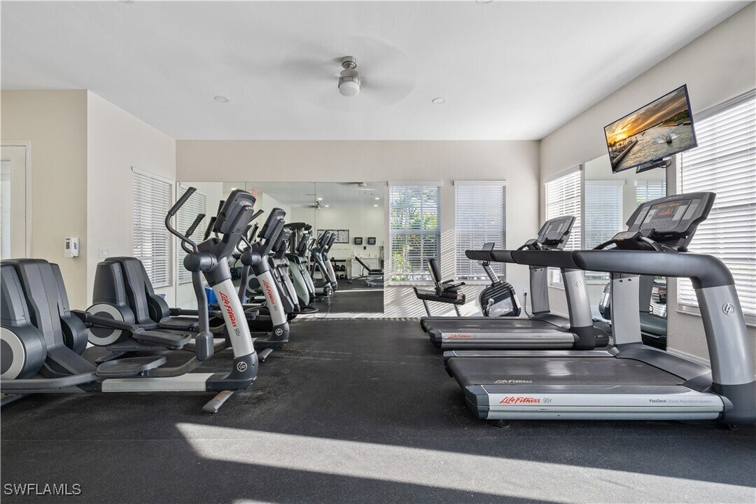 6481 Autumn Woods Blvd in Naples, FL - Building Photo