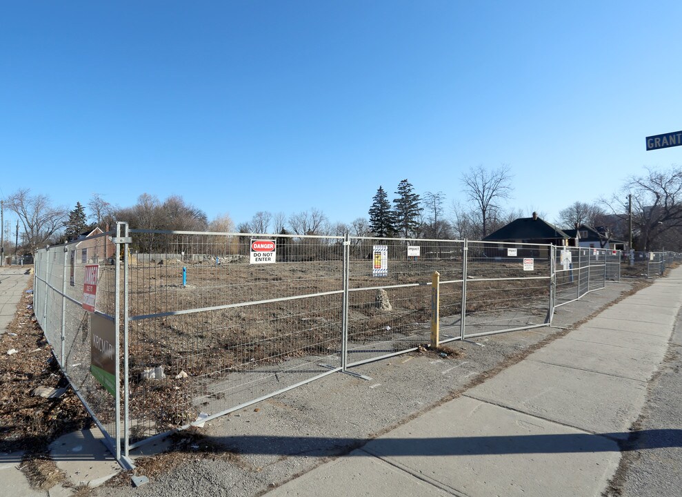 172-180 Finch Ave in Toronto, ON - Building Photo
