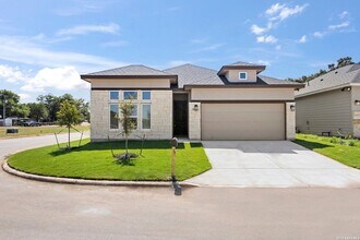 405 Park Cir in Hondo, TX - Building Photo - Building Photo