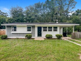 3502 Lakewood Dr in Tallahassee, FL - Building Photo